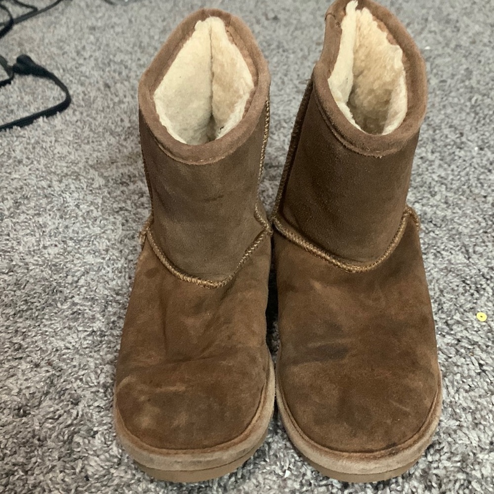 Girls Chestnut Bearpaw boots